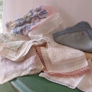 Vintage Handkerchief Set of 8 with Lace and Floral Designs- READ